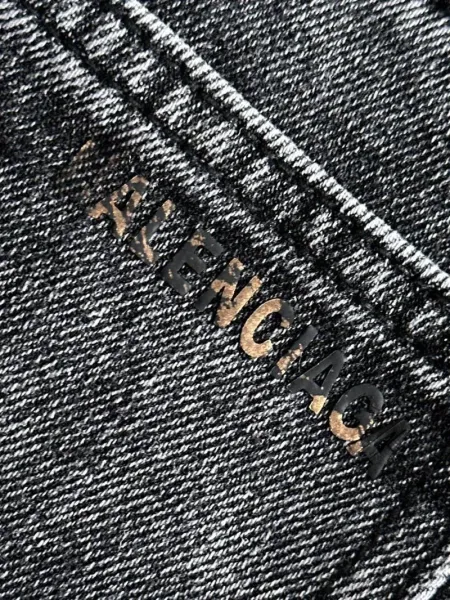 Design Wide-Leg Distressed Gray Jeans - 15