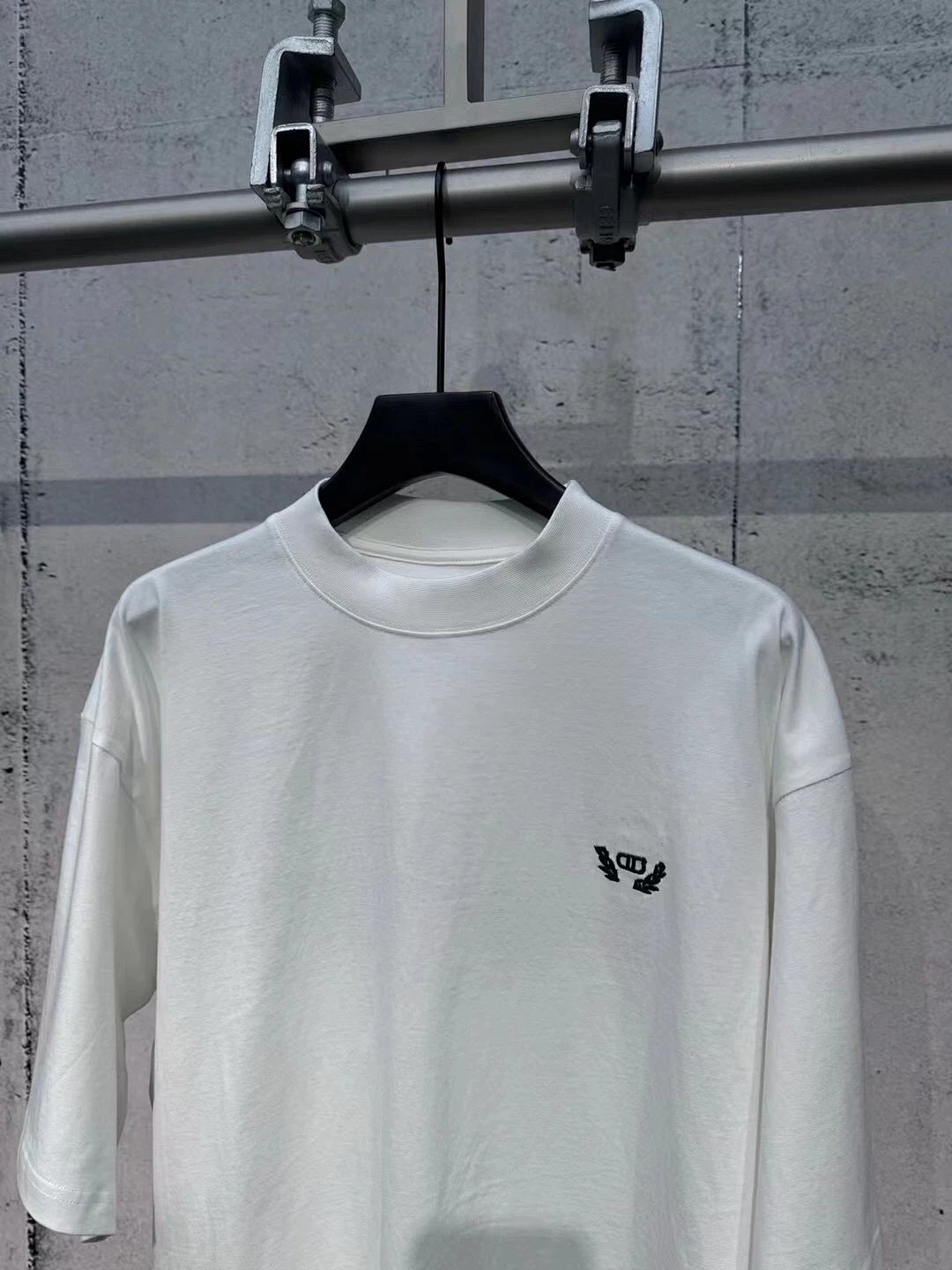 Design Minimalist Crewneck T-Shirt White product detail 7 in Litbuy spreadsheet finds