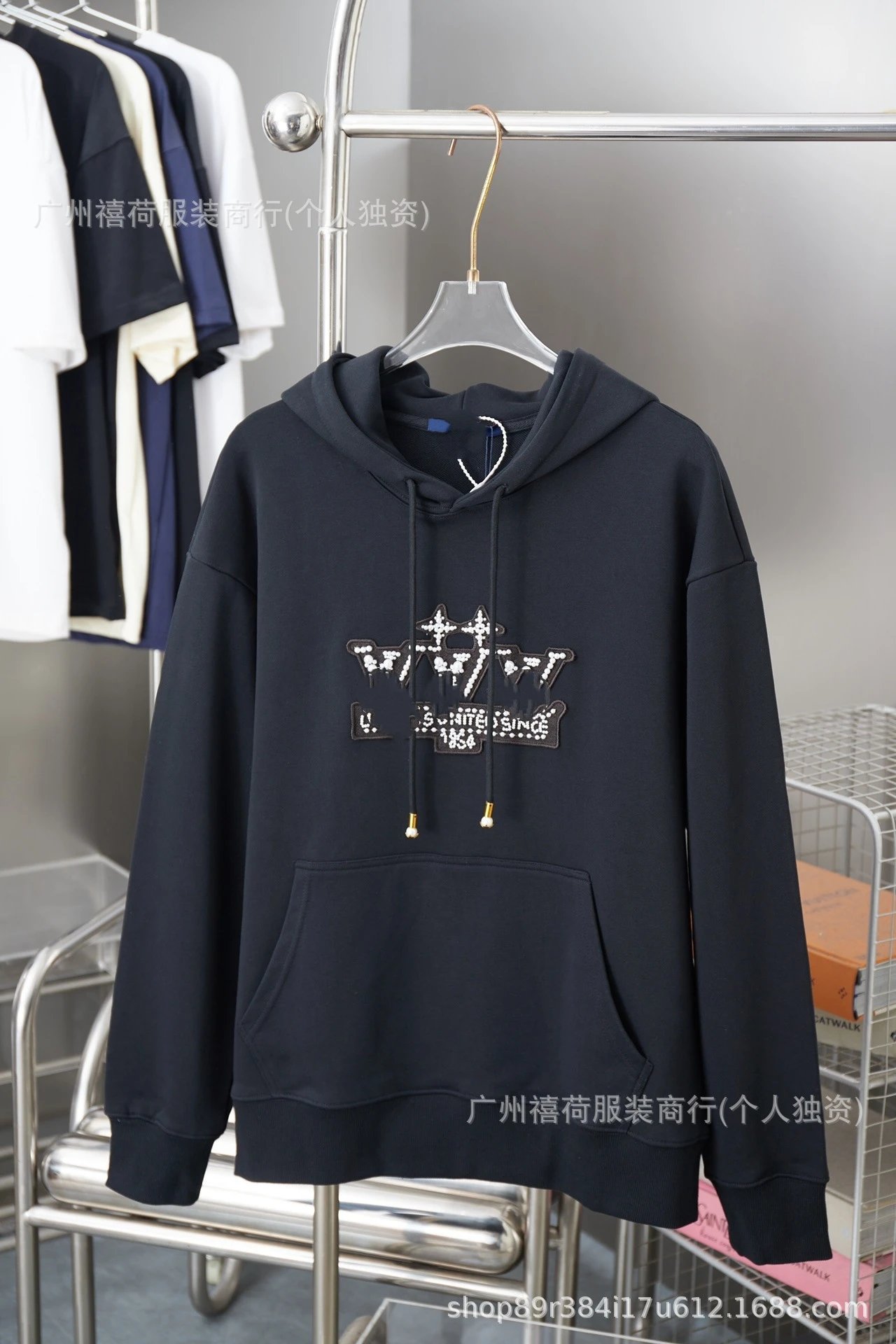 Design Embroidered Crown Hoodie Black - 1