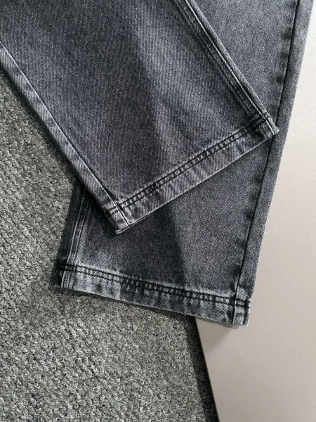 Design Wide-Leg Distressed Gray Jeans - 18