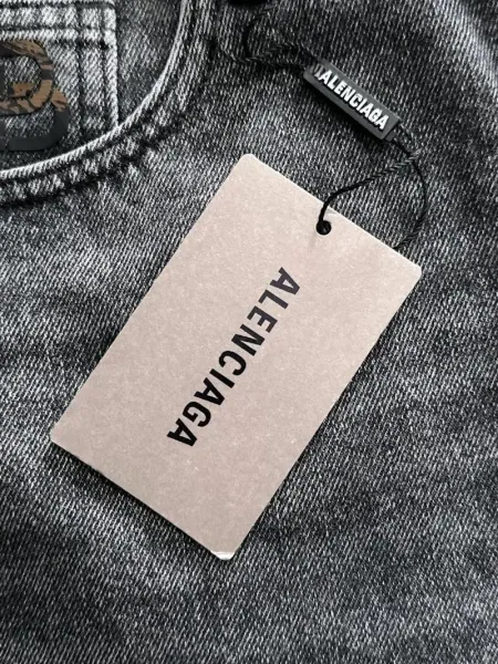 Design Wide-Leg Distressed Gray Jeans - 17