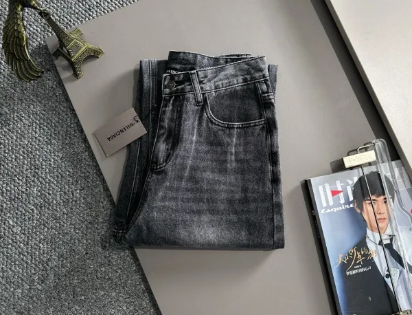 Design Wide-Leg Distressed Gray Jeans - 19