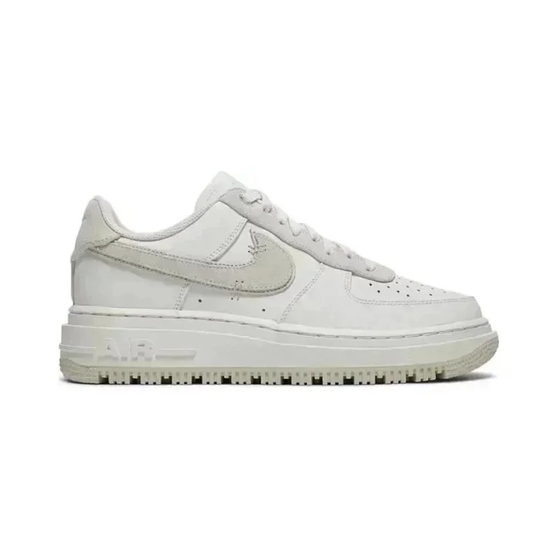 Luxe Summit White Light Bone