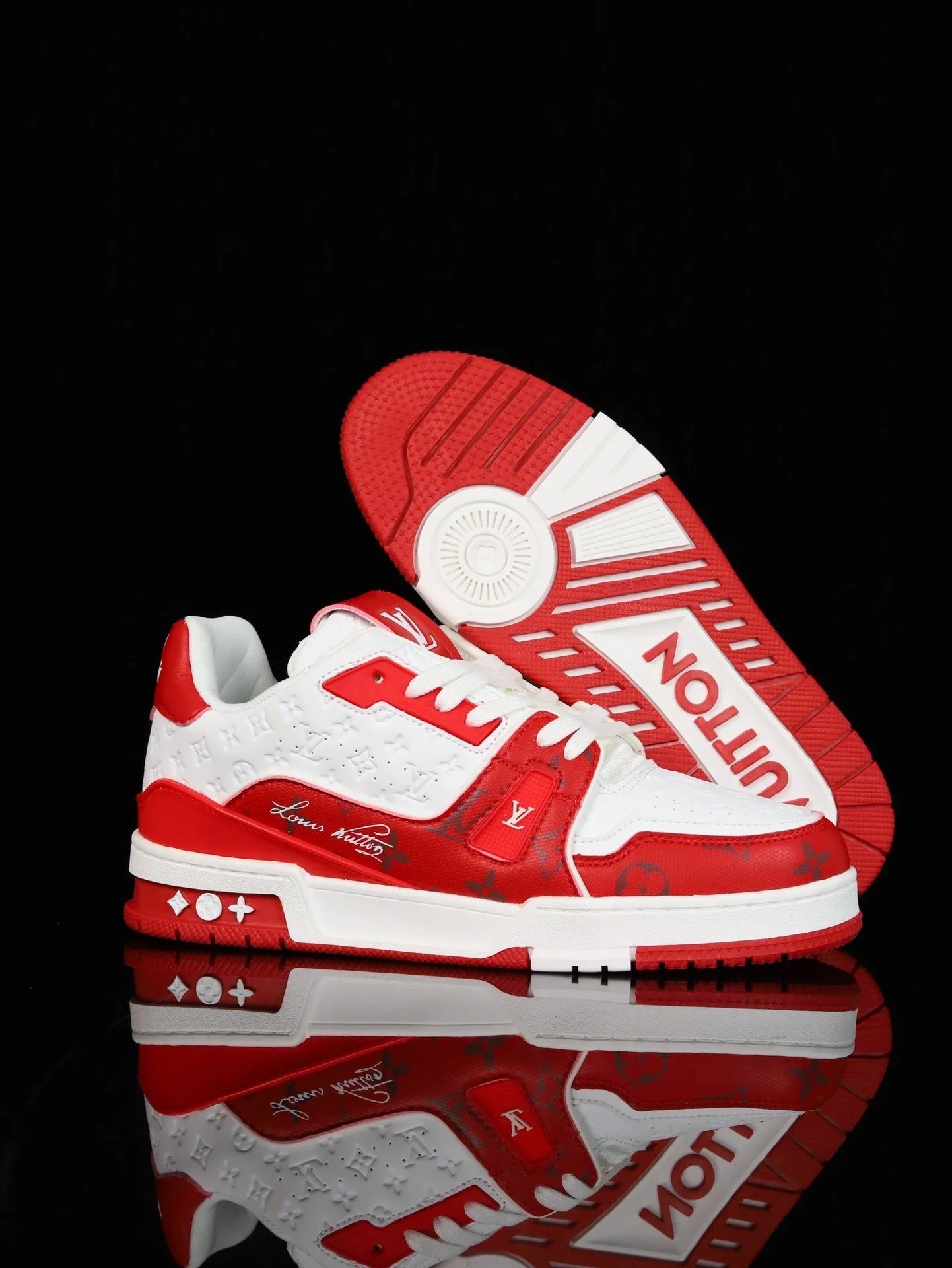 Louis White Red