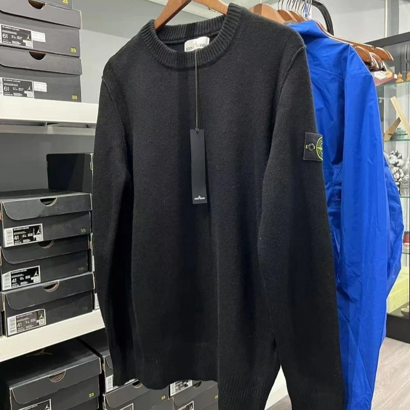 Stone sweater black
