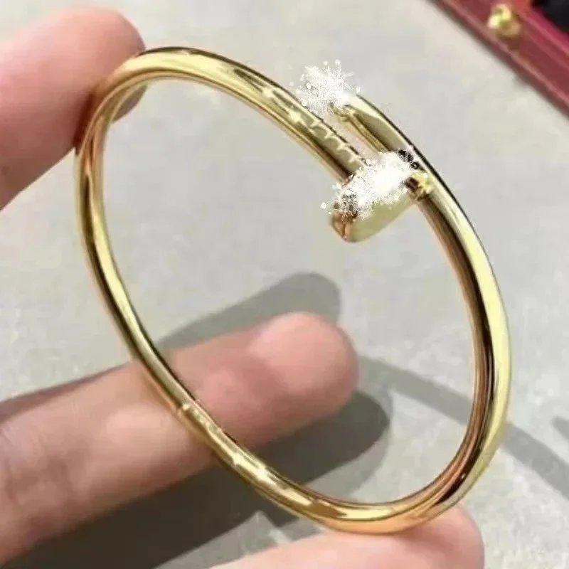 (Rough version) Yellow gold color without diamonds
