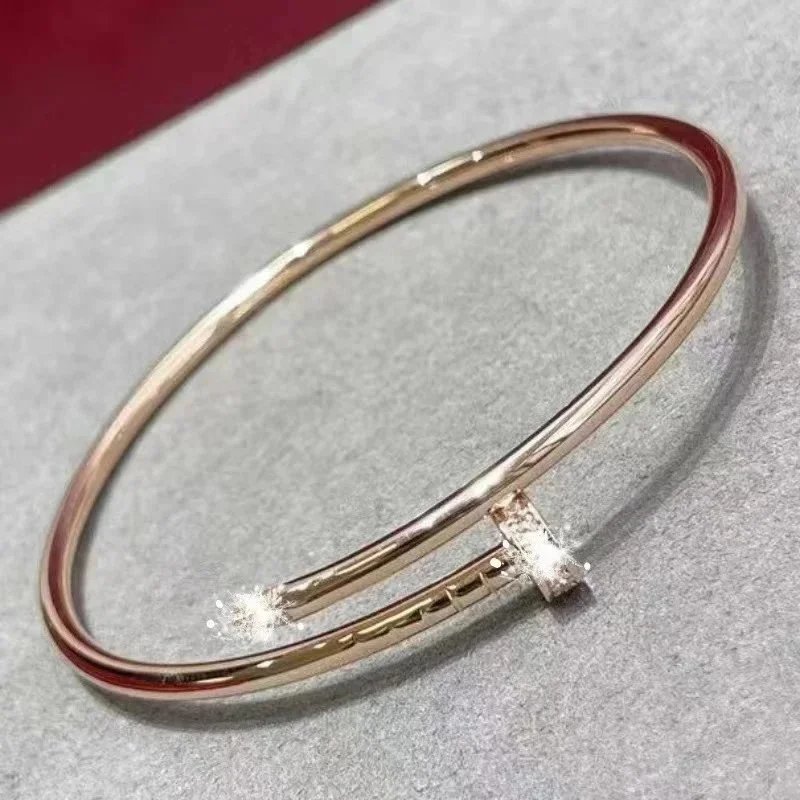 （Rose gold with diamonds