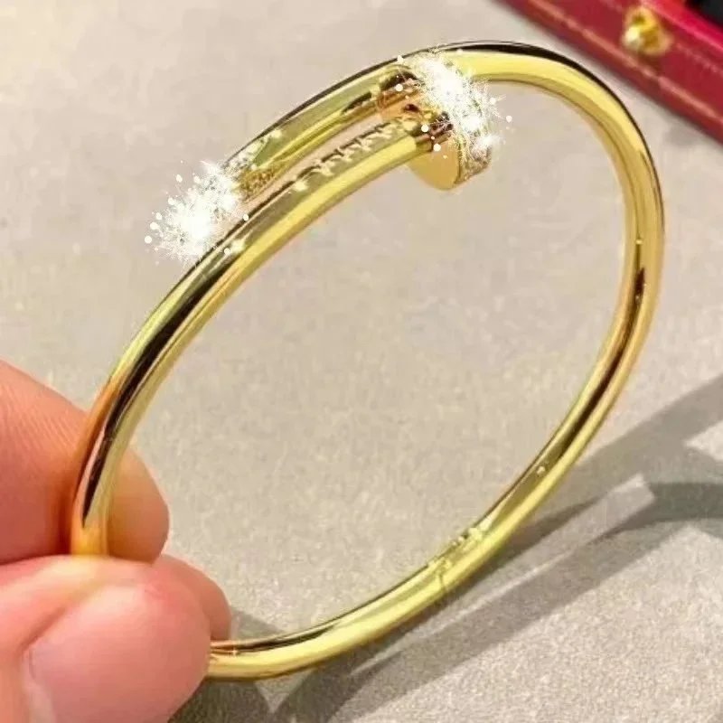 (Rough version) gold color with diamonds