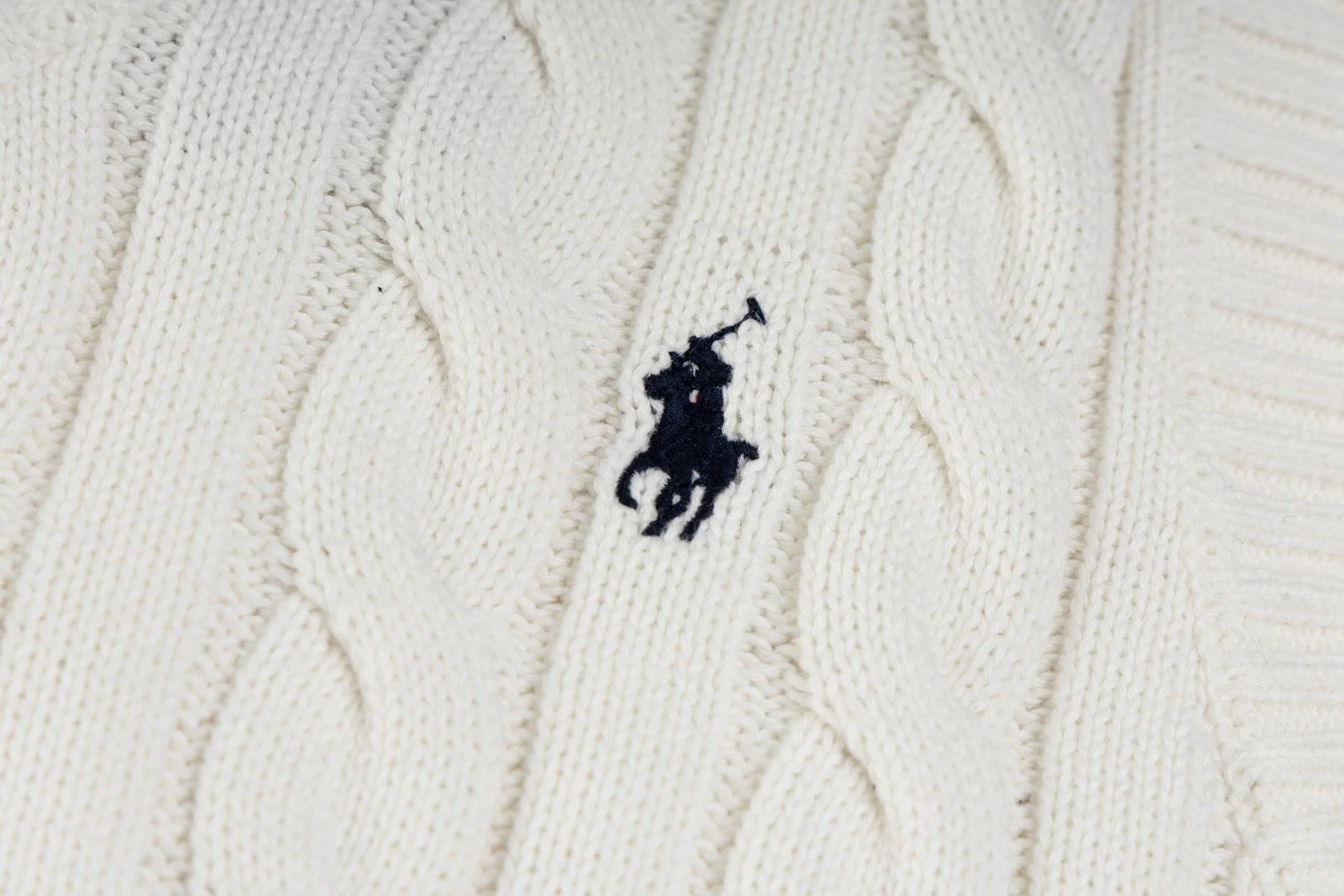 Cable-Knit V-Neck Vest Academ Style Buttercream - Gallery Image 11 - Detailed View