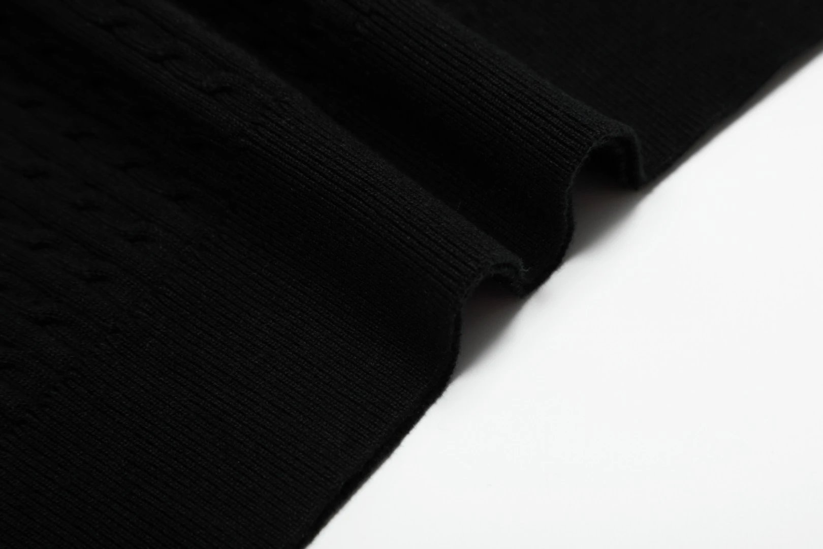 Cable-Knit Cotton Short-Sleeve V-Neck Tee Blossom - Gallery Image 15 - Detailed View