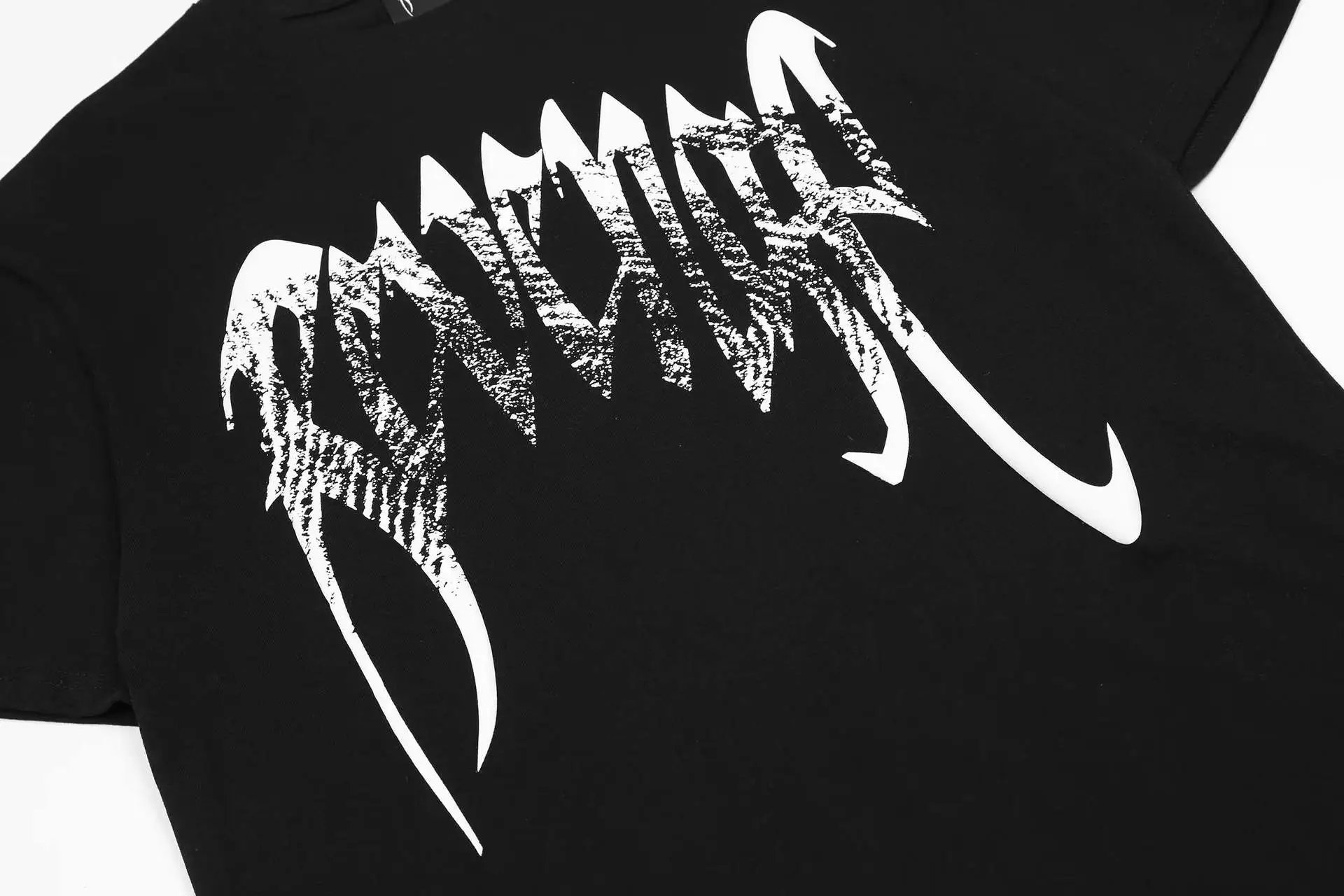 Graphic Tee Fingerprint Black - Gallery Image 5 - Detailed View