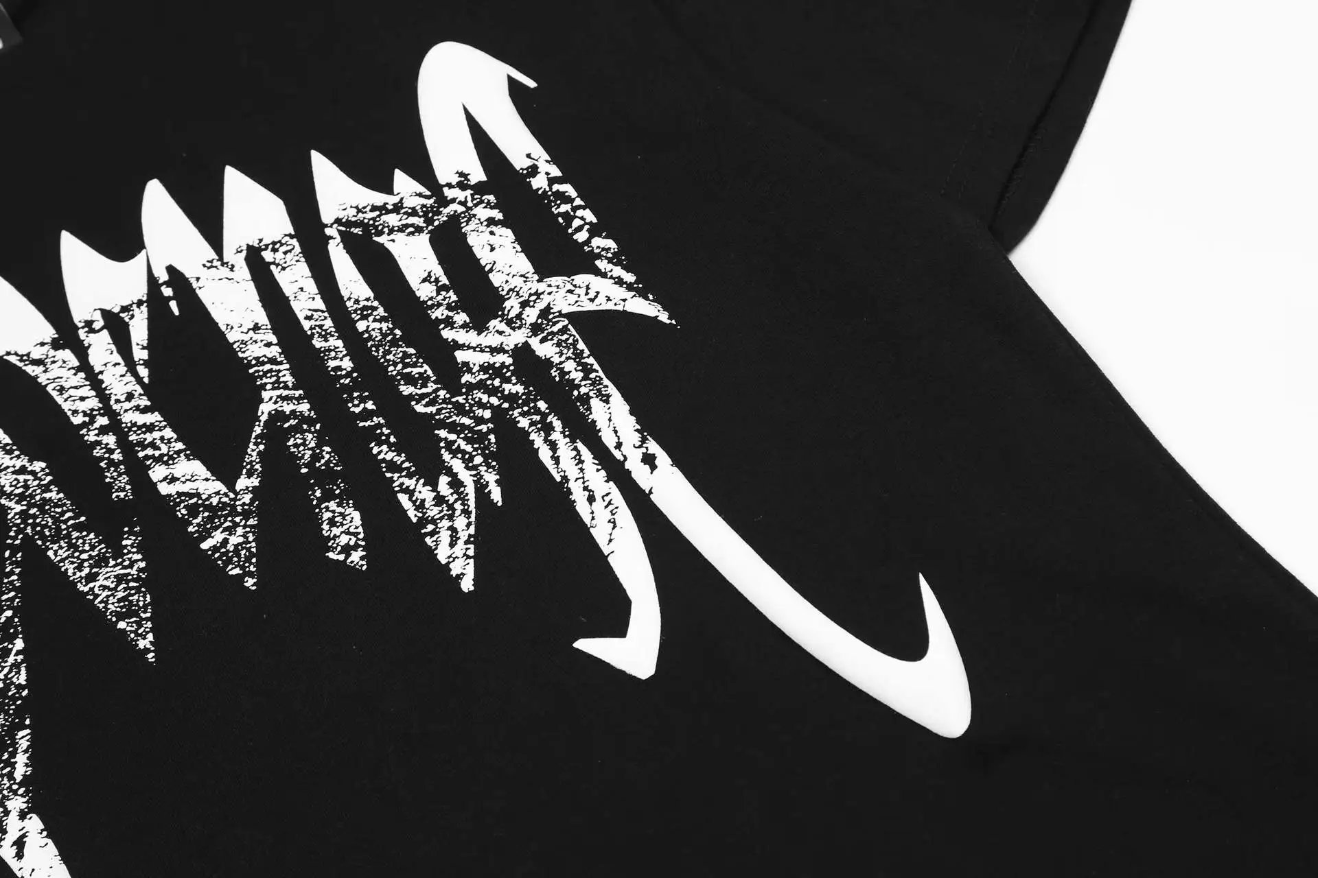 Graphic Tee Fingerprint Black - Gallery Image 7 - Detailed View