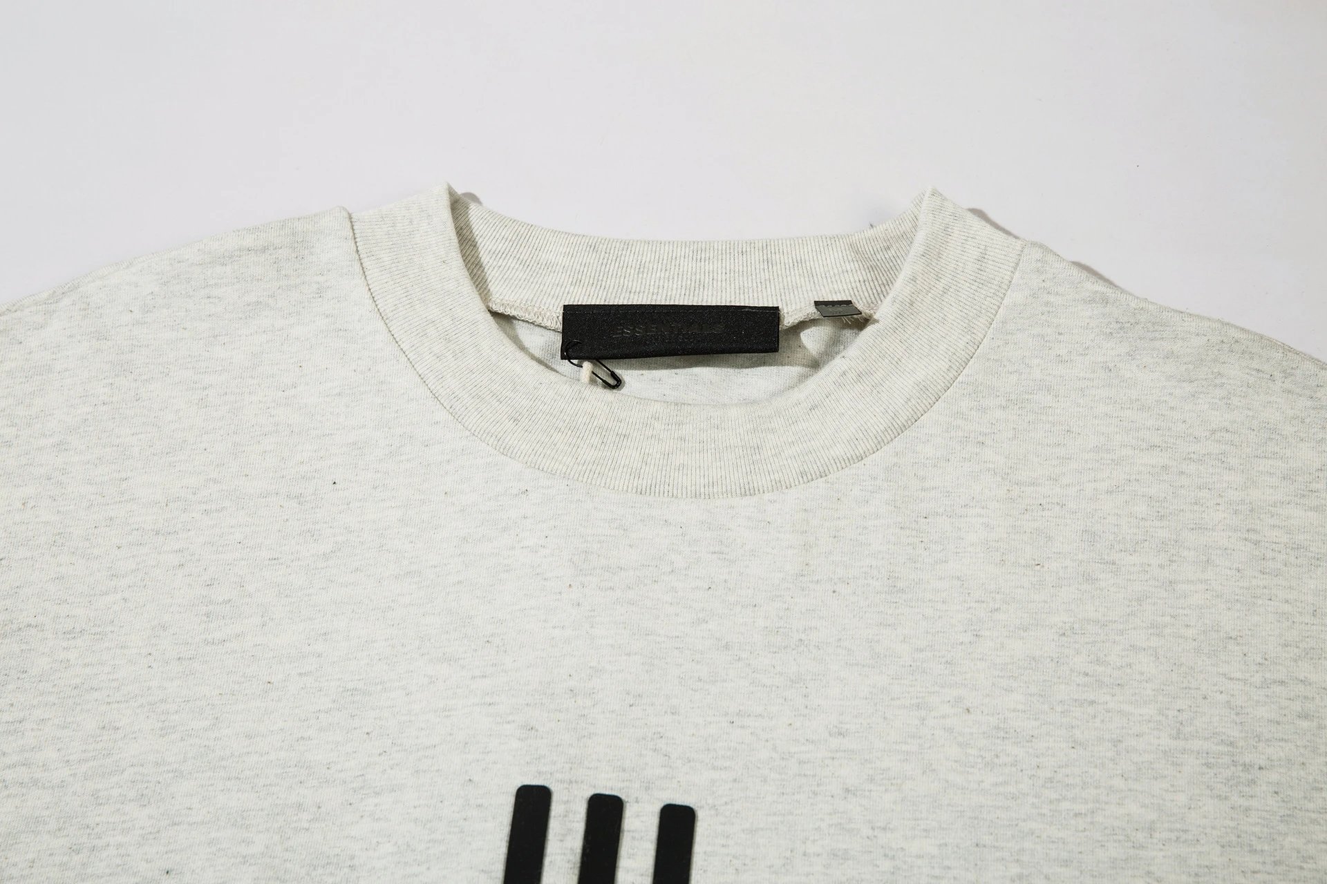 Sleeveless High-Street Vest Ivory - Gallery Image 13 - Detailed View