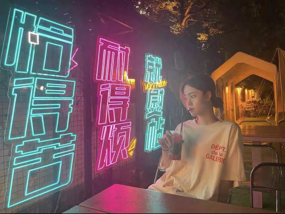 Gallery Dept Logo T-Shirt, Multicolor - Gallery Image 4 - Detailed View