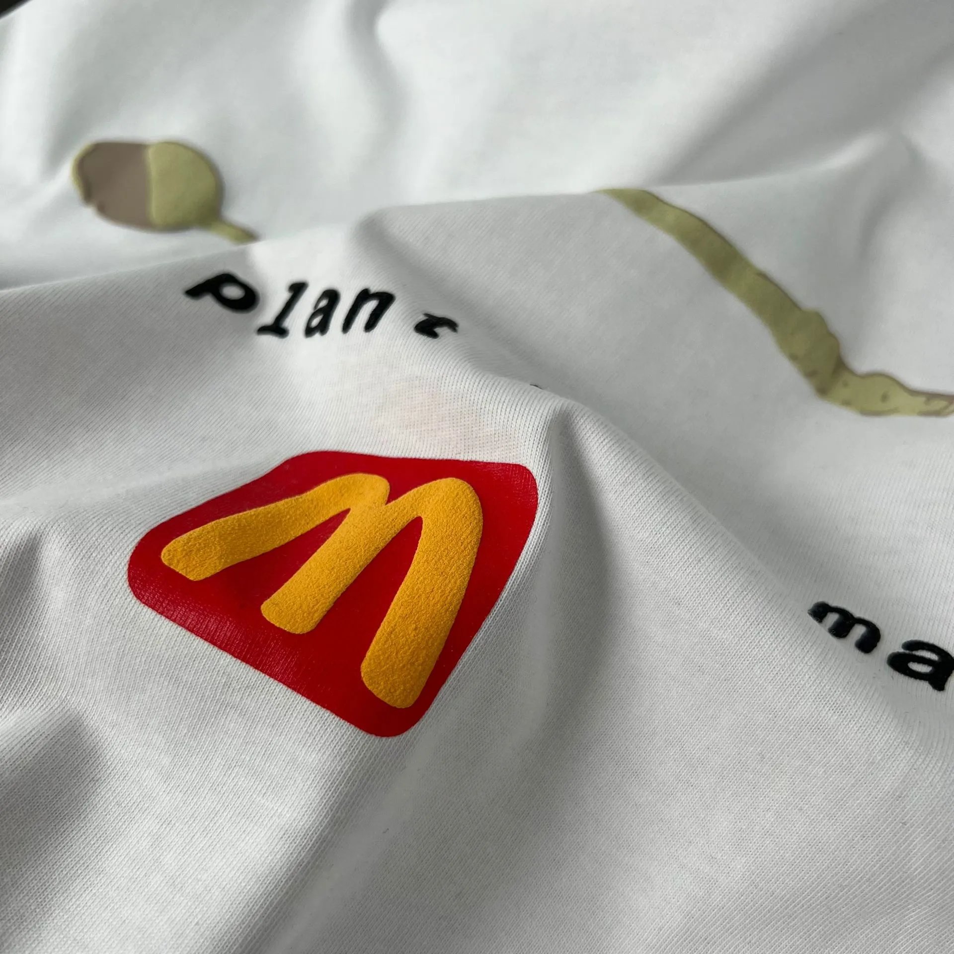 High Street Graphic T-Shirt Noir - Gallery Image 4 - Detailed View