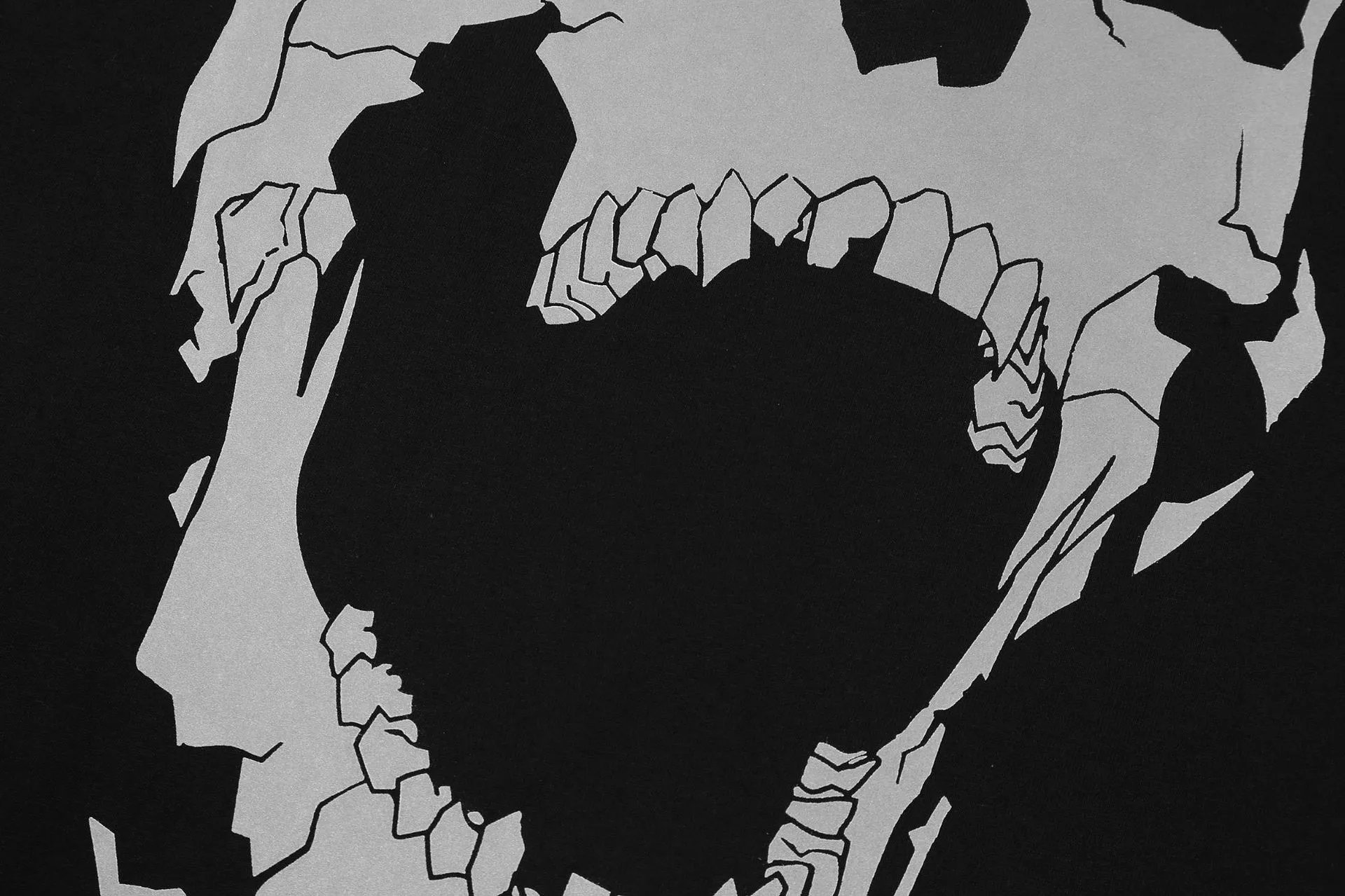 Reflective Skull Tee Noir - Gallery Image 9 - Detailed View