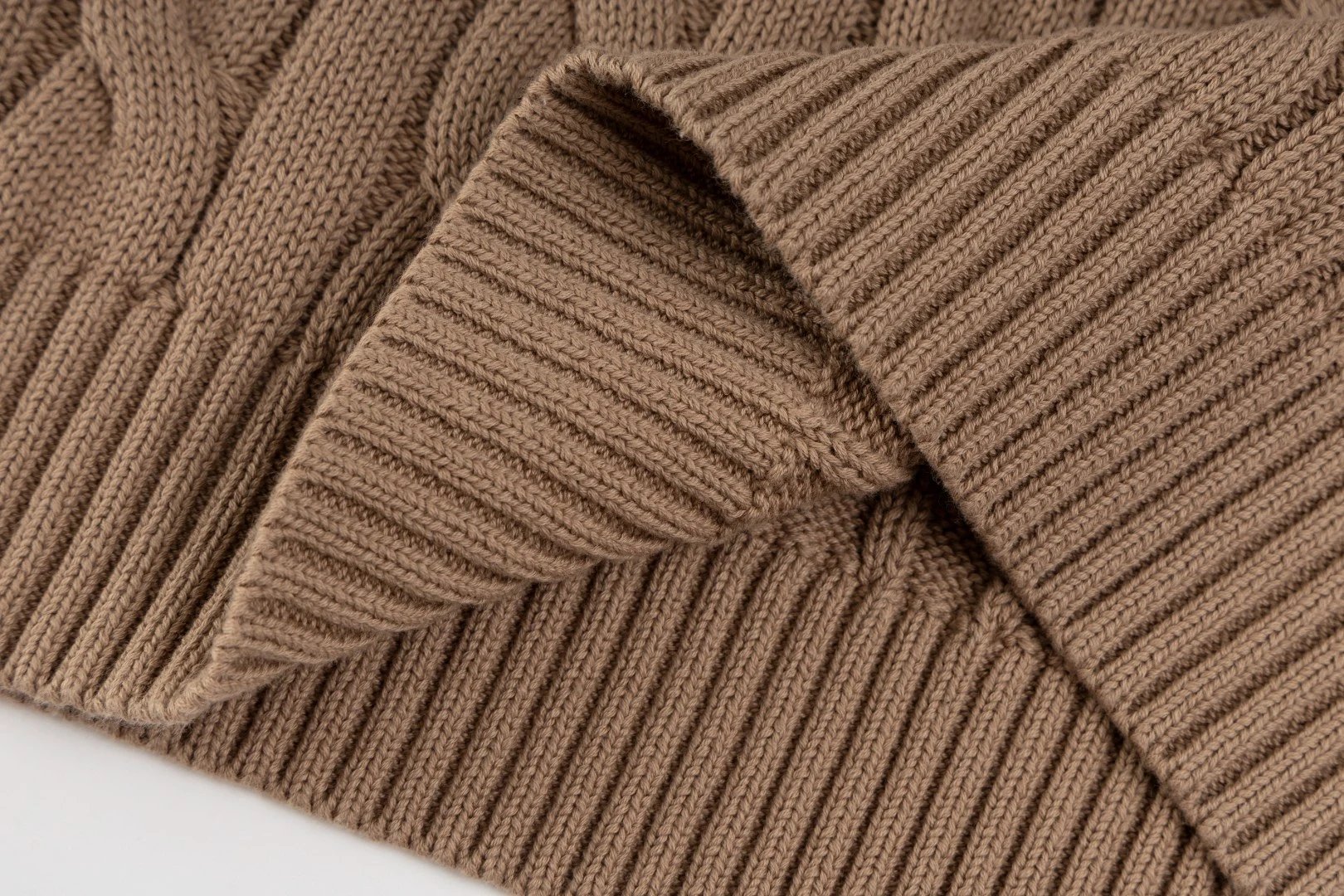 Cable-Knit V-Neck Vest Academ Style Buttercream - Gallery Image 14 - Detailed View