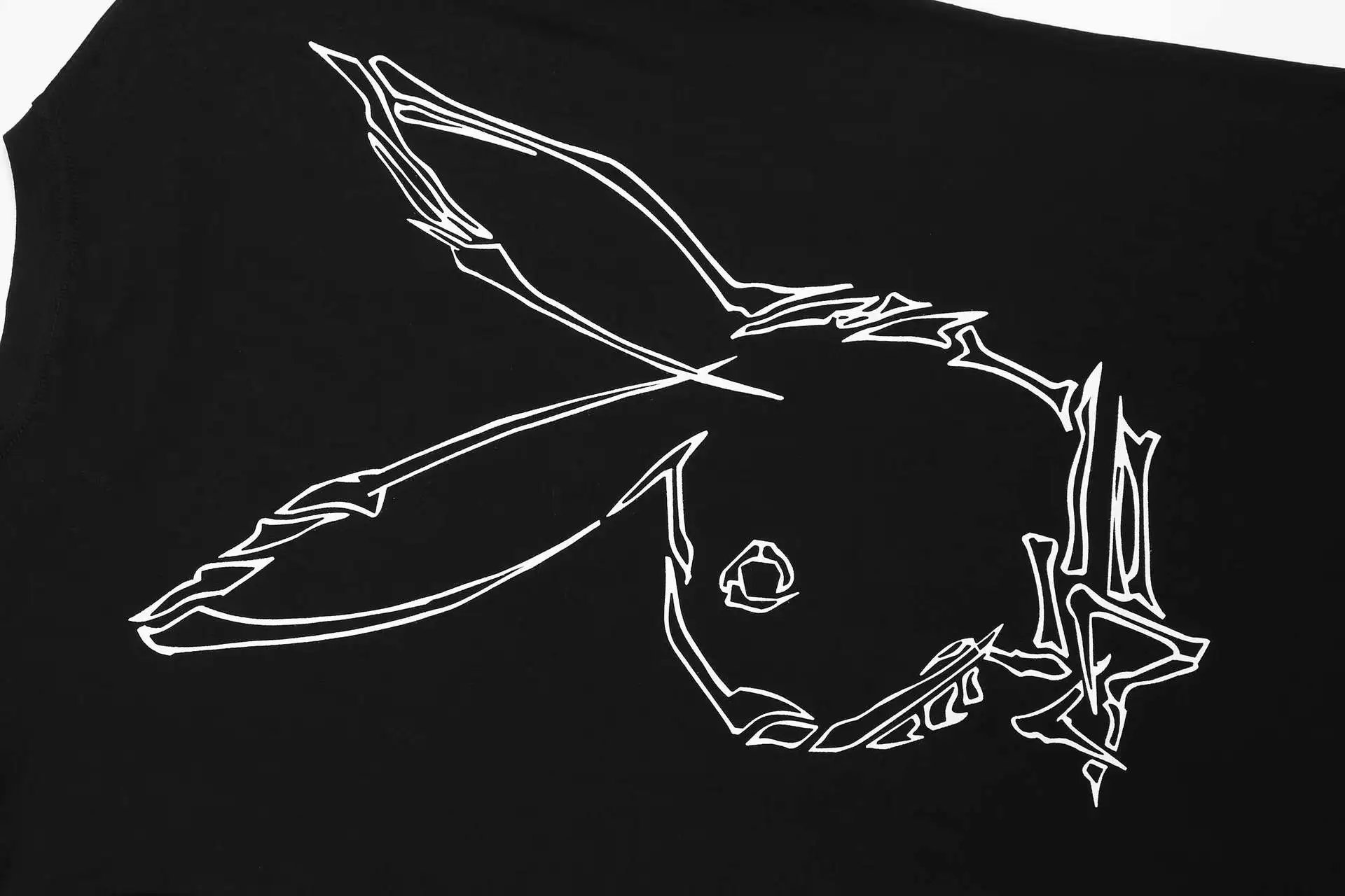 Graphic Tee Urban Noir - Gallery Image 9 - Detailed View