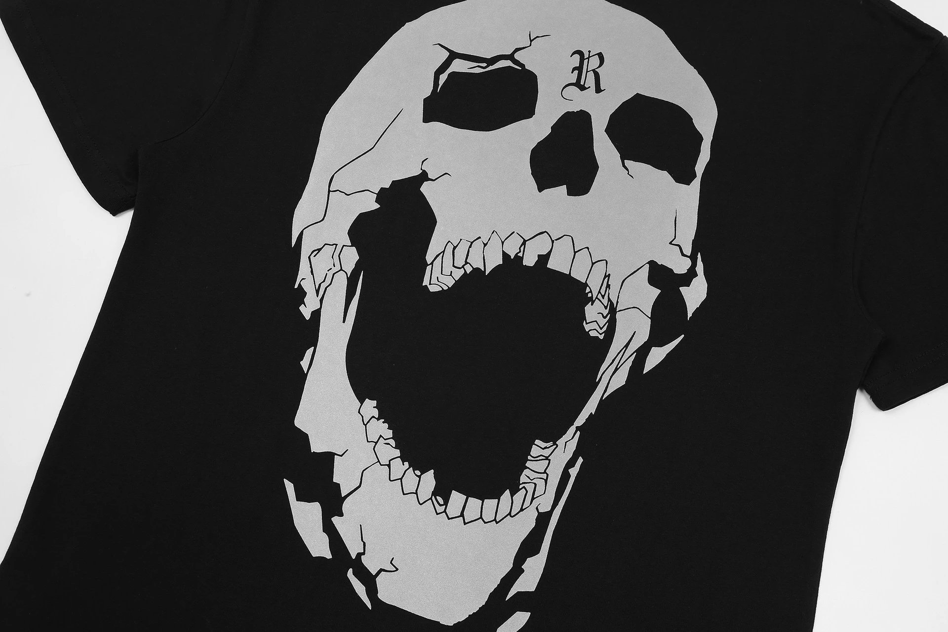 Reflective Skull Tee Noir - Gallery Image 8 - Detailed View