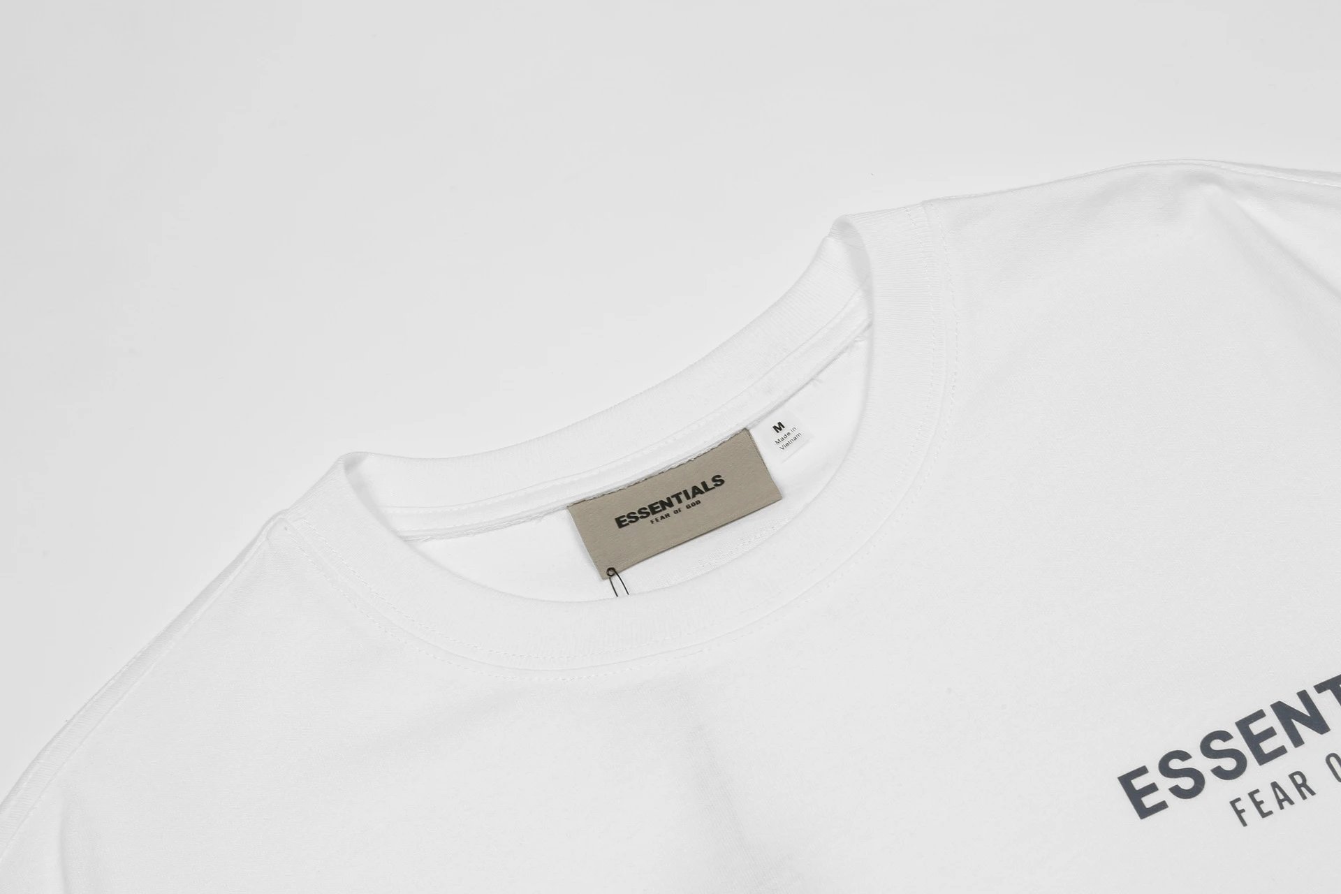 High Street Letter Print T-Shirt in Ivory - Gallery Image 8 - Detailed View