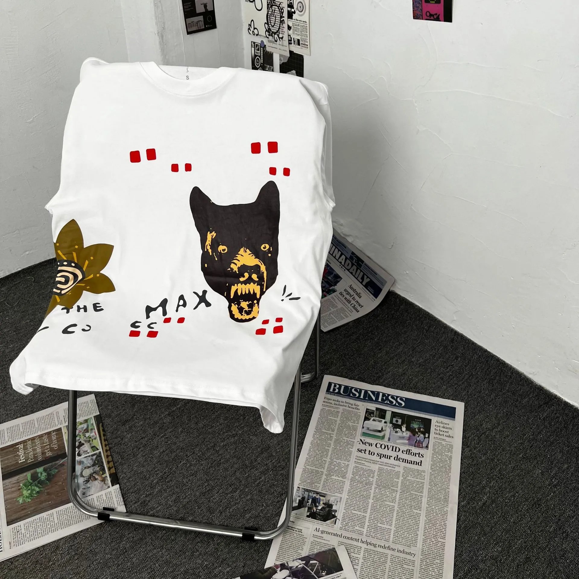 Street Graffiti Art Cotton T-Shirt Noir - Gallery Image 8 - Detailed View