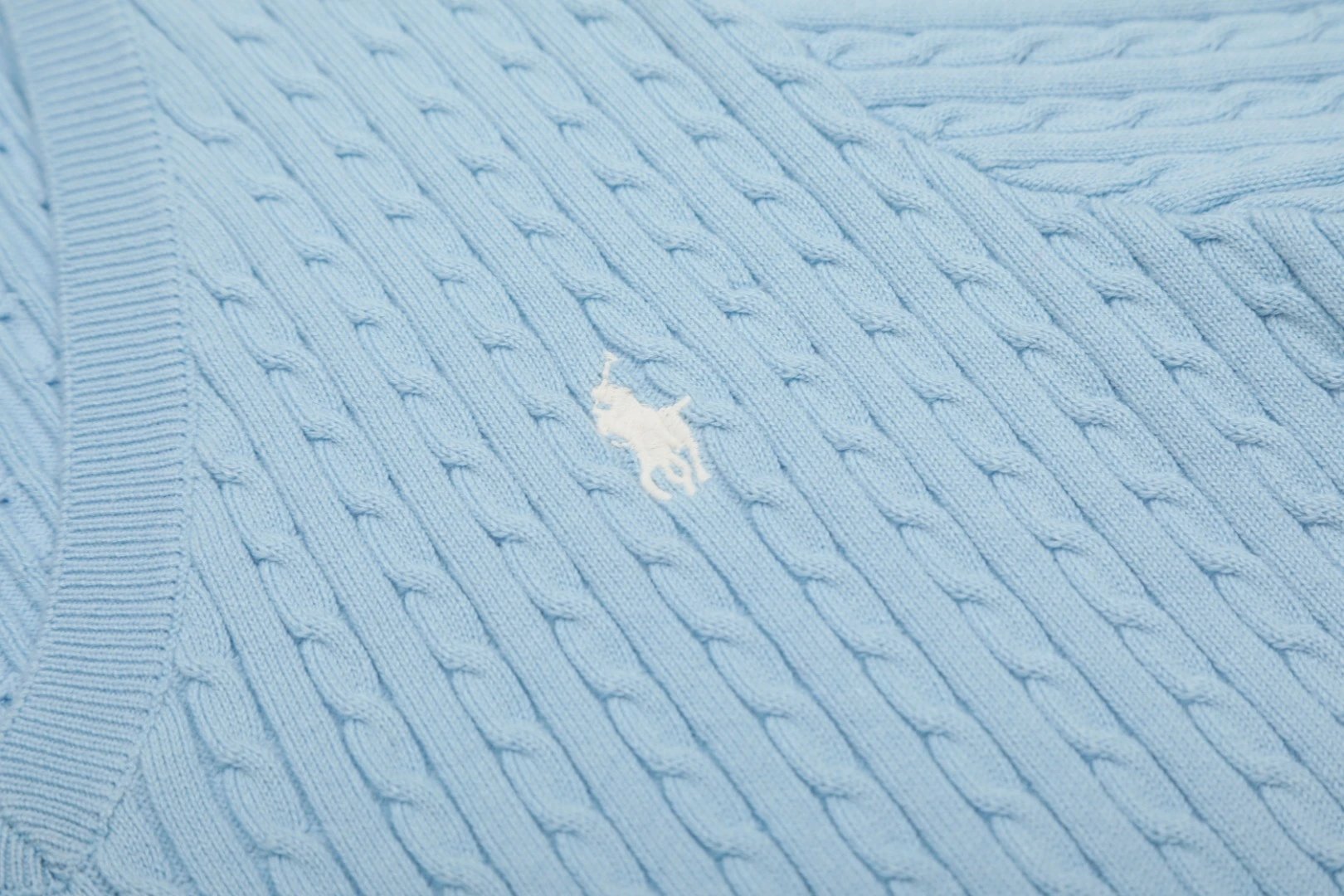 Cable-Knit Cotton Short-Sleeve V-Neck Tee Blossom - Gallery Image 13 - Detailed View