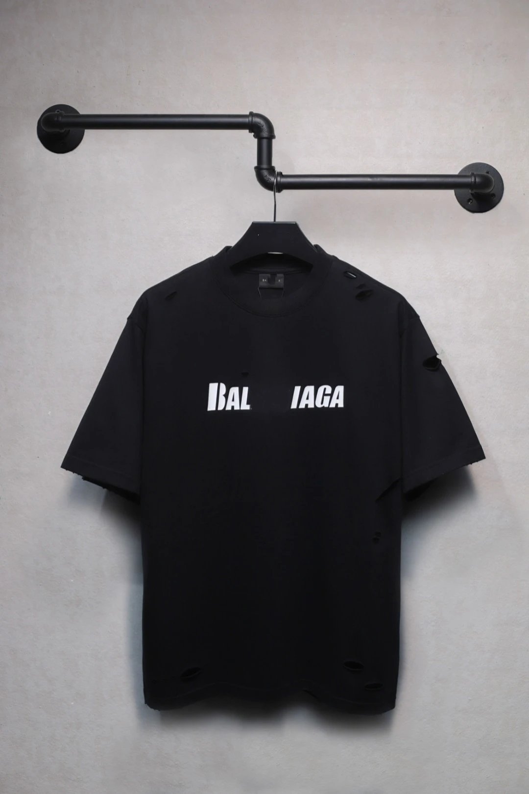 25SS Unisex Distressed Cotton Tee, Street Style, Onyx Black - Balenciaga - Cnfans - $28.39