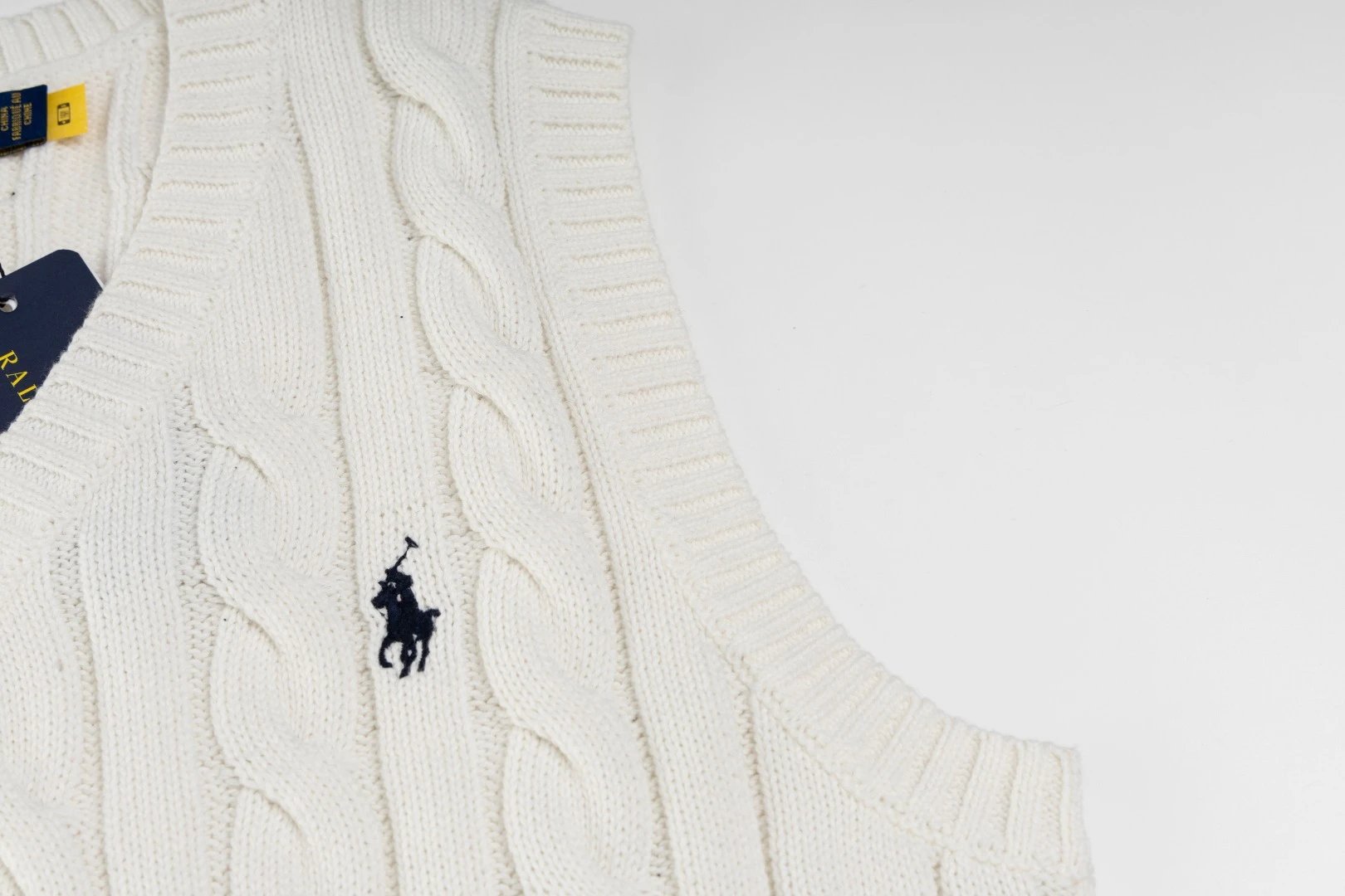 Cable-Knit V-Neck Vest Academ Style Buttercream - Gallery Image 12 - Detailed View