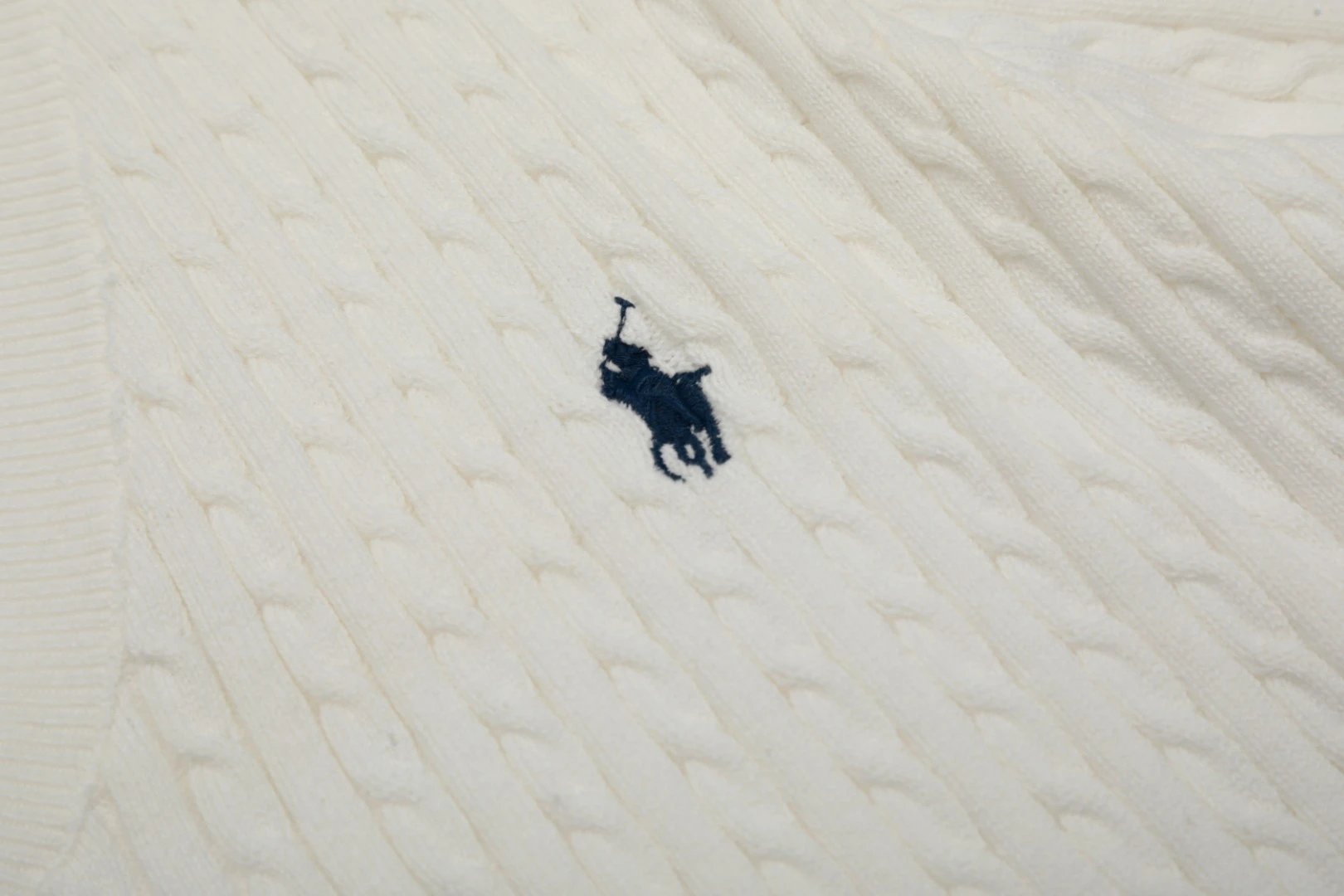 Cable-Knit Cotton Short-Sleeve V-Neck Tee Blossom - Gallery Image 11 - Detailed View