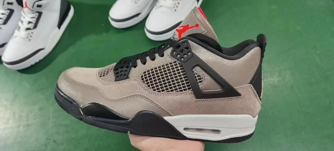 Air Jordan 4 Retro 'Purple Mint' Sneakers - 9