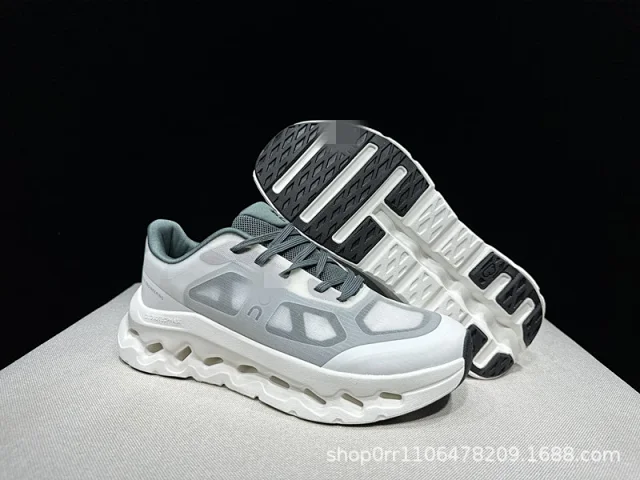 On Sneakers Cloudtilt Remix product detail image 10