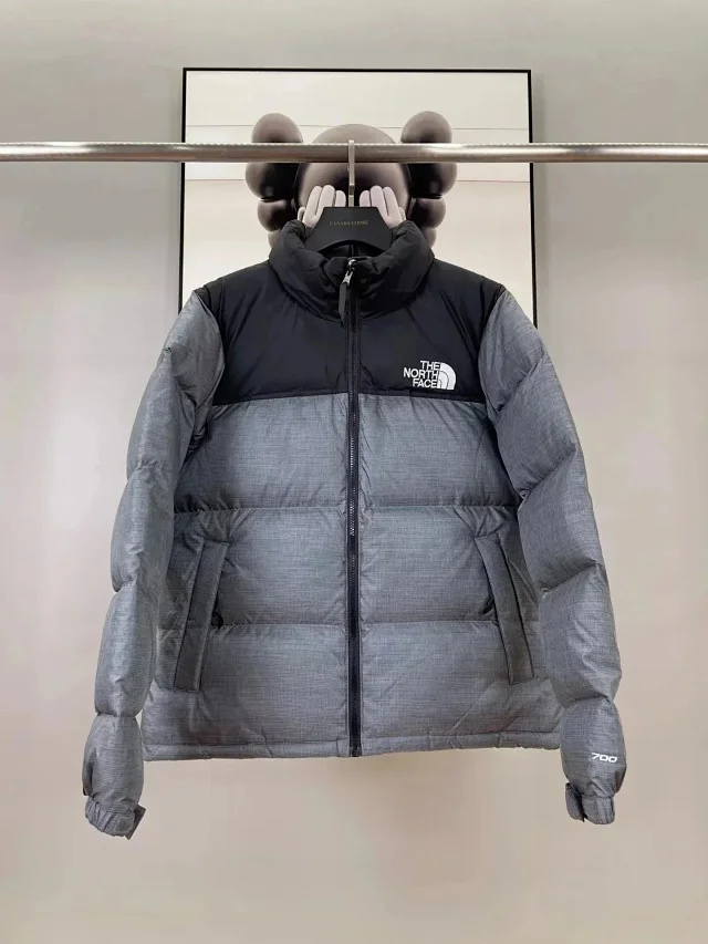 The North Face Down Jackets 700-fill color-block puffer jacket product detail image 6