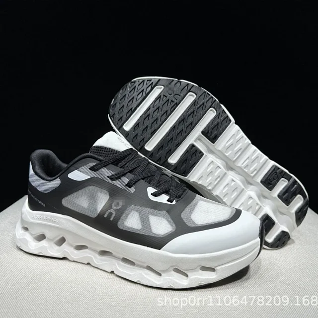 On Sneakers Cloudtilt Remix product detail image 1
