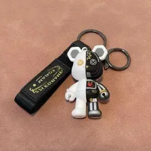 Medicom Toy Bearbrick Keychain White / Black Robot Design Accessories - 1