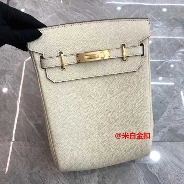 Hermès Crossbody Bags Kelly-style buckle closure, pebbled leather, wide strap product detail image 28