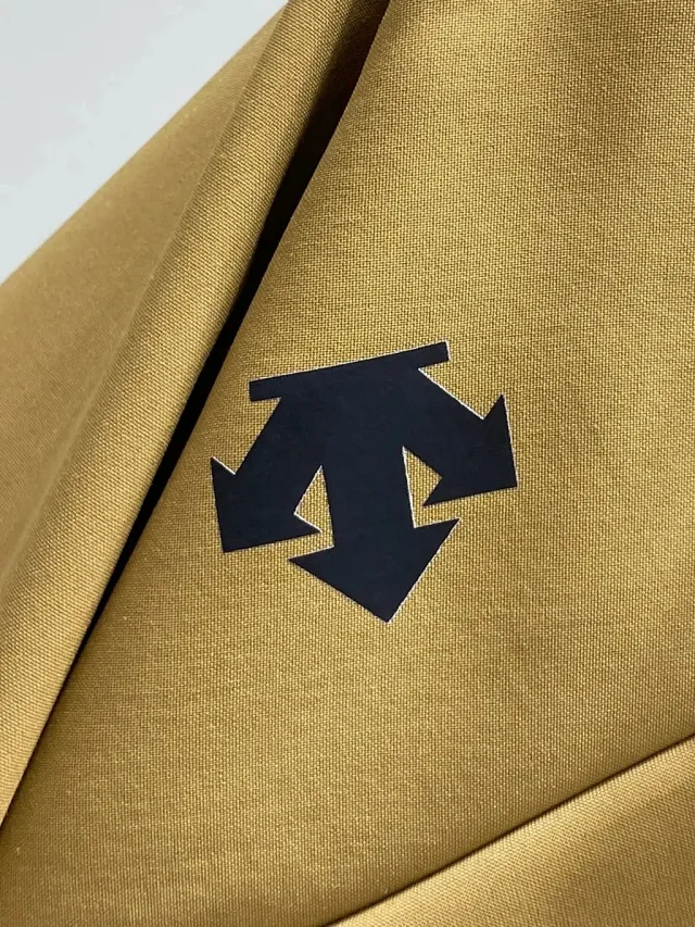 Descente Jackets Hooded zip-up jacket with chest zip pocket product detail image 3