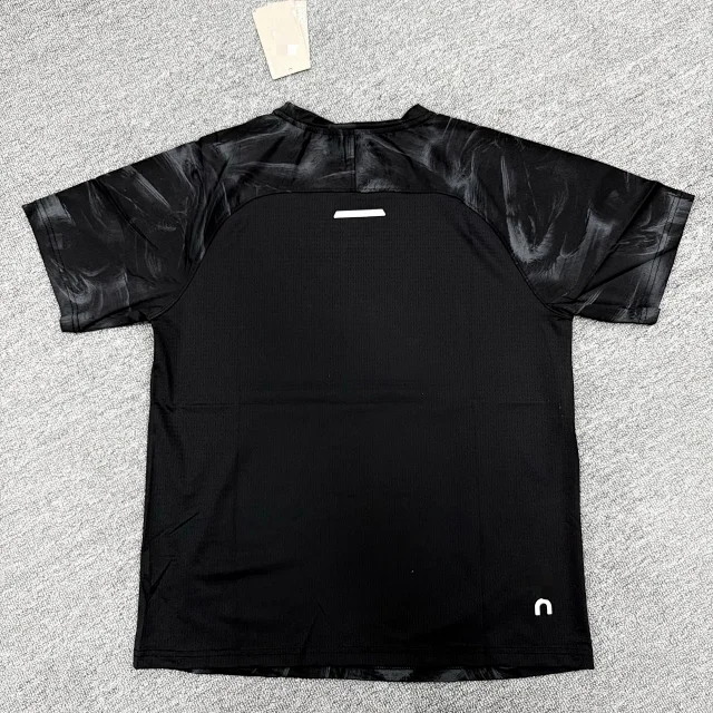 On Matching Sets Marble-print short-sleeve T-shirt and shorts set product detail image 12