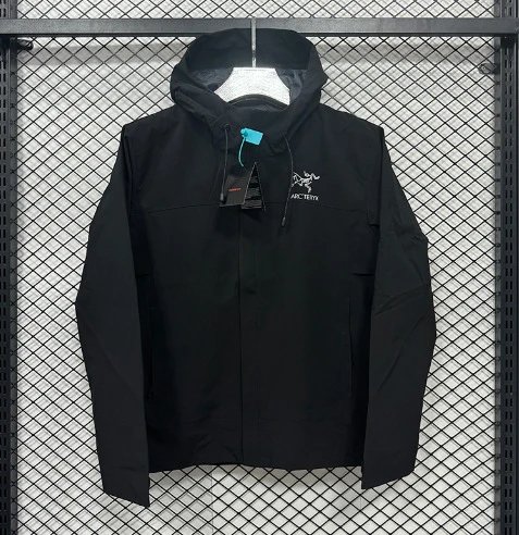 Arc'teryx Jackets Hooded zip-up shell jacket — F 706 SZ bird black