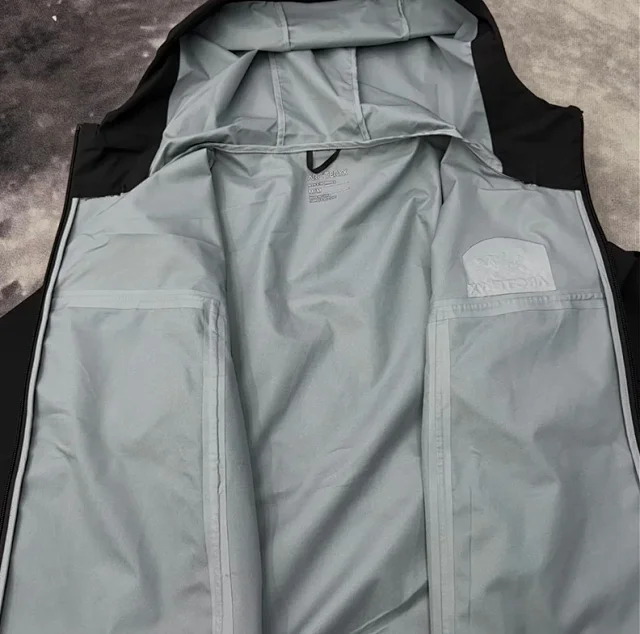 Arc'teryx Jackets Hooded zip-up shell jacket product detail image 4
