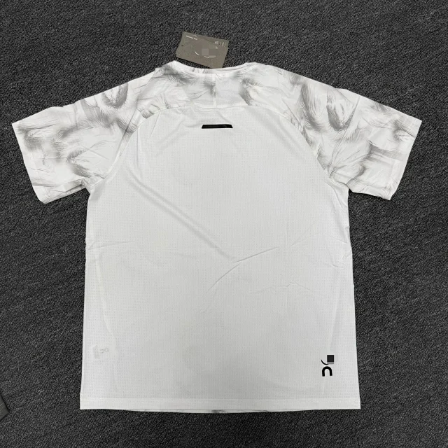 On Matching Sets Marble-print short-sleeve T-shirt and shorts set product detail image 11