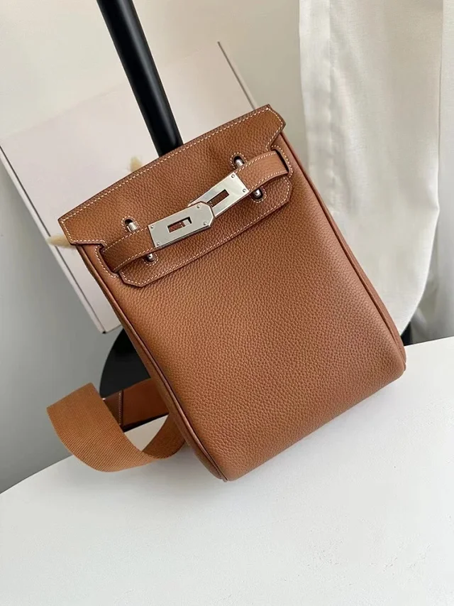 Hermès Crossbody Bags Kelly-style buckle closure, pebbled leather, wide strap product detail image 16