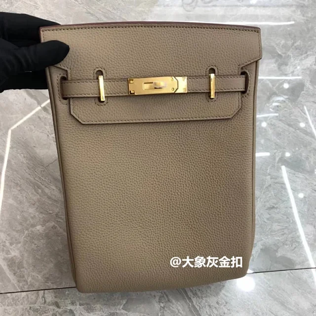 Hermès Crossbody Bags Kelly-style buckle closure, pebbled leather, wide strap product detail image 21