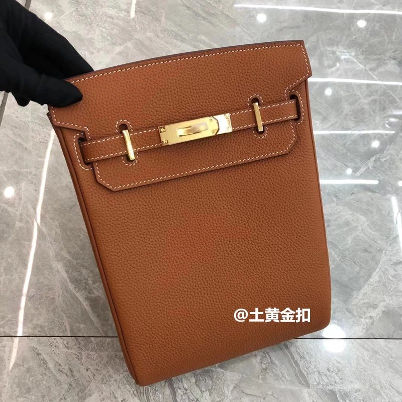 Hermès Crossbody Bags Kelly-style buckle closure, pebbled leather, wide strap — Golden brown