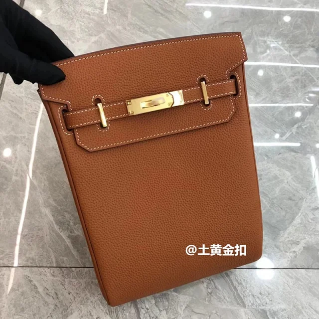 Hermès Crossbody Bags Kelly-style buckle closure, pebbled leather, wide strap product detail image 29