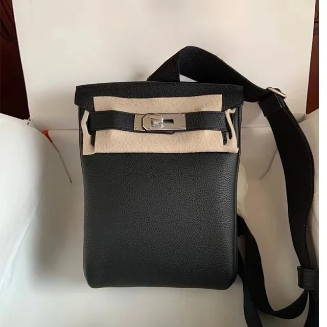 Hermès Crossbody Bags Kelly-style buckle closure, pebbled leather, wide strap product detail image 17