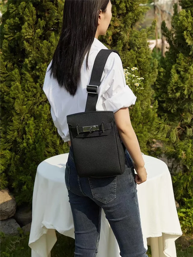 Hermès Crossbody Bags Kelly-style buckle closure, pebbled leather, wide strap product detail image 12