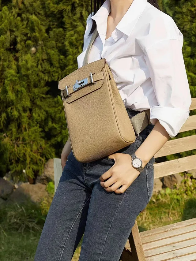 Hermès Crossbody Bags Kelly-style buckle closure, pebbled leather, wide strap product detail image 15