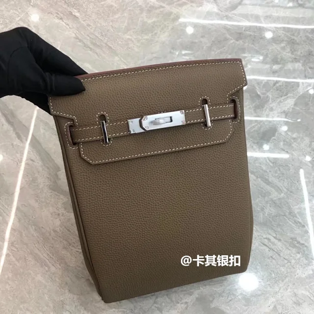 Hermès Crossbody Bags Kelly-style buckle closure, pebbled leather, wide strap product detail image 27