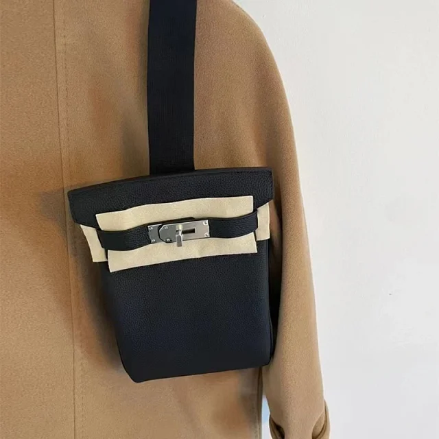 Hermès Crossbody Bags Kelly-style buckle closure, pebbled leather, wide strap product detail image 11