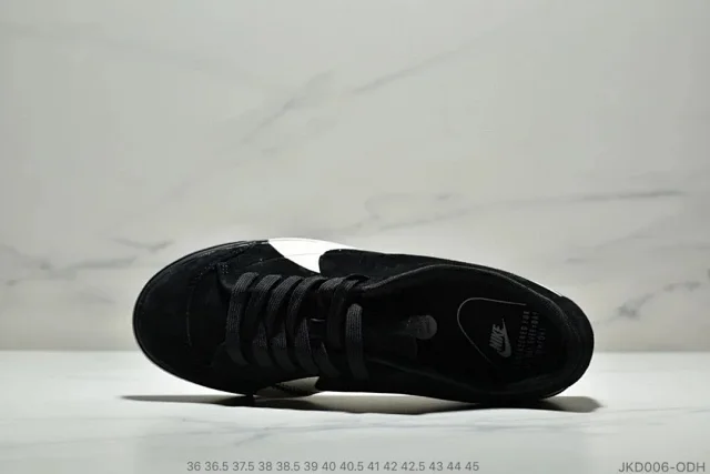 Nike Sneakers Blazer Low-Top with Oversized Swoosh product detail image 2
